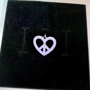 Mejuri & Briana King Heart Purple 925 Silver Peace Charm